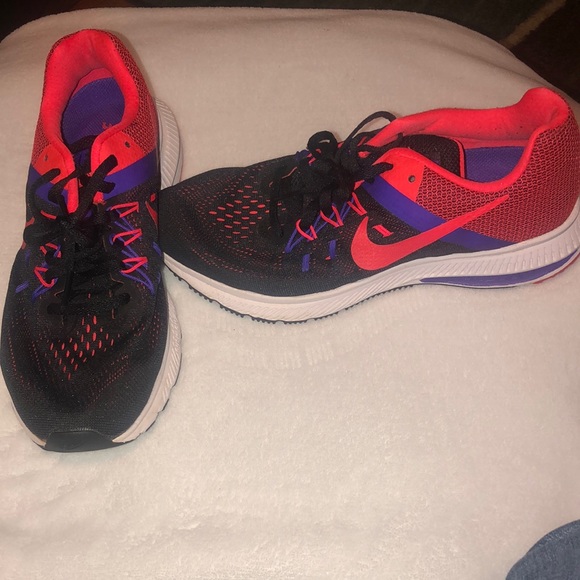 Nike Shoes - Nike- size 7 Fitsole tennis shoes.